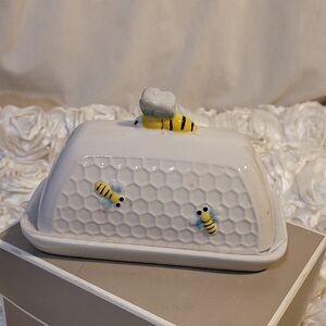 Bee Honeycomb Ceramic Butter Dish With Lid - Farmhouse Decor